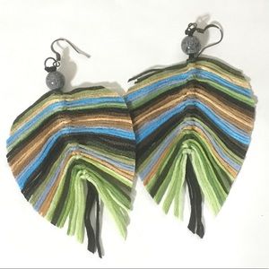 Earthy tone feather type earrings! 💕